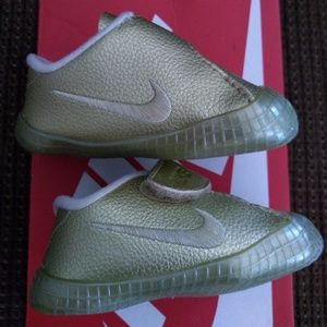 Gold Nike presto extreme baby size 4 c